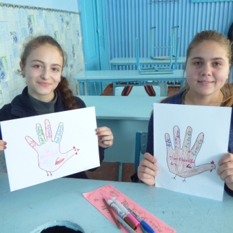 "Turkey Hands" with the things they are thankful for